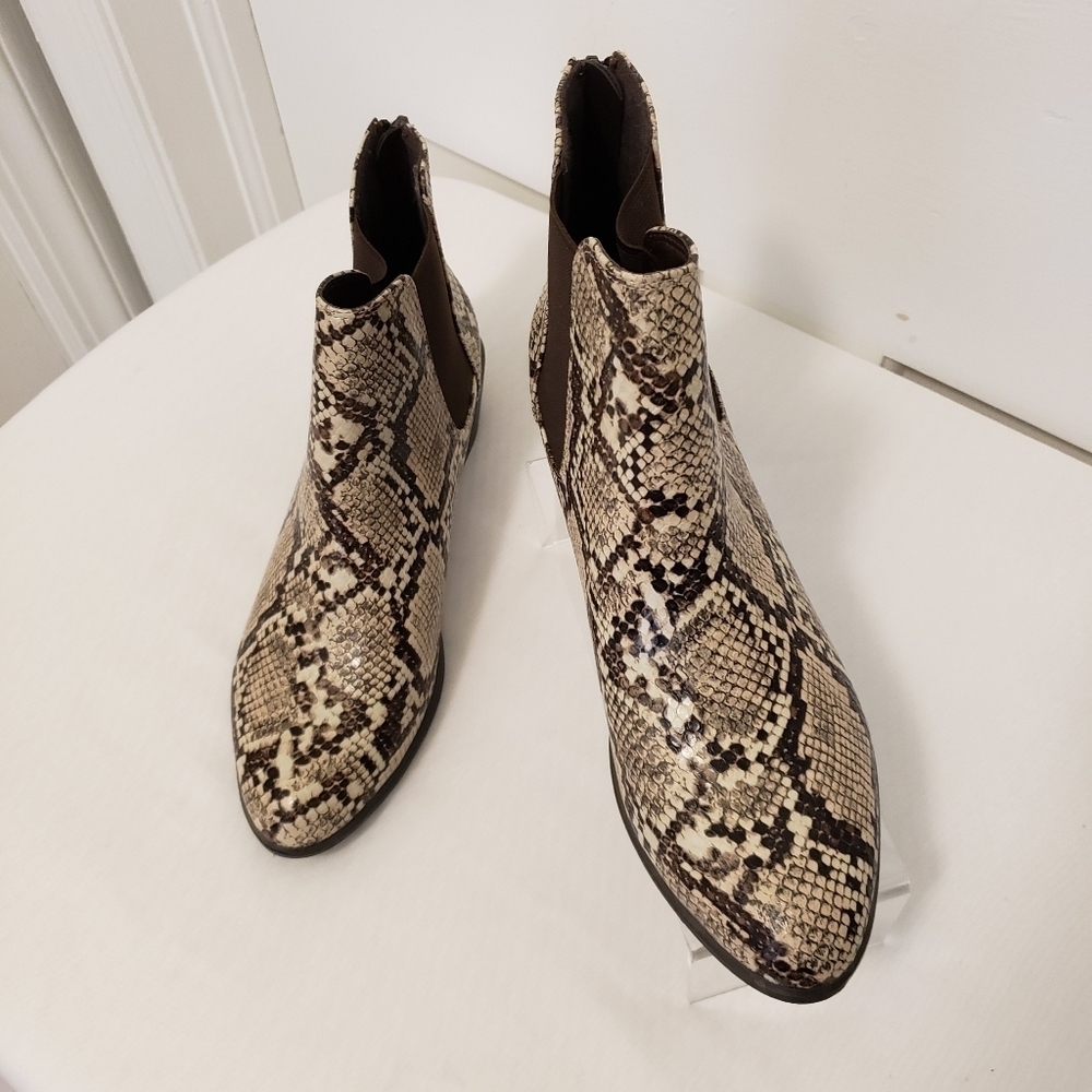 ESPRIT Snakeprint Brown & Cream Colored Booties Size 7.5M, Chic, Stylish - Picture 2 of 15